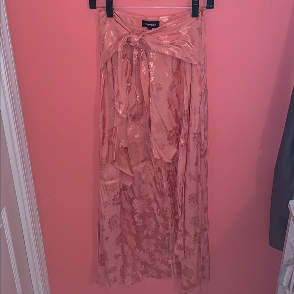 Express skirt mini in front and maxi back